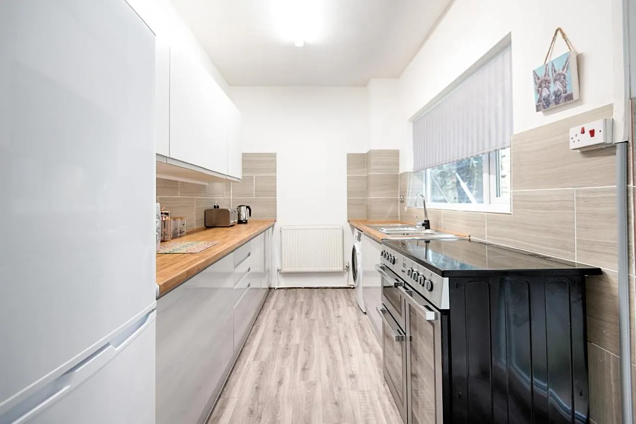 City Centre, Parking, Smart Tv'S In All Rooms Swansea 0*,